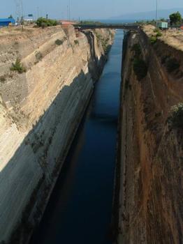 Canal de Corinthe.Vue vers la mer Egée