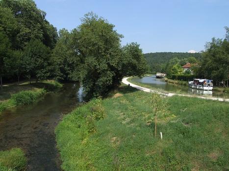 Canal de Bourgogne dans la vallée de l'Ouche - Le canal et l'Ouche à l'amont de Gissey-sur-Ouche