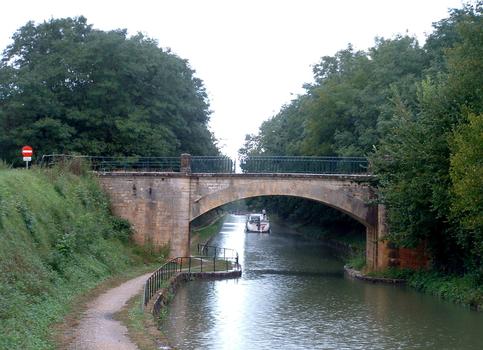 Canal de Bourgogne - Pont et canal devant les Forges de Buffon