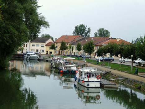 Canal de l'Est - Port de Stenay
