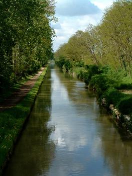 Canal de l'Ourcq in Précy-sur-Marne