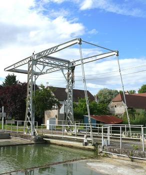 Canal de la Marne à la Saône - Pont-levis de Cheuge
