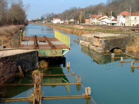 Canal de la Marne à la Saône : Saint-Dizier - Pont ferroviaire tournant à Marnaval