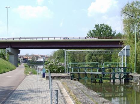 Canal des Houillères de la Sarre - Ecluse n°27 à Sarreguemines