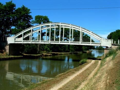 Canal latéral à la Loire - Pont bow-string sur le canal au nord de Gannay-sur-Loire