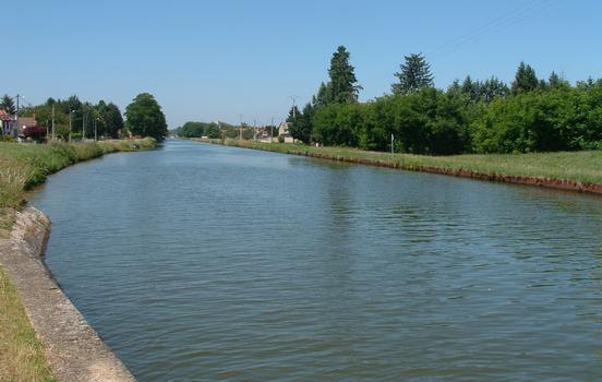 Loire-Seitenkanal bei Digoin