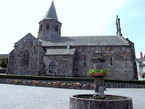 Anglards-de-Salers -Eglise Saint-Thyrse