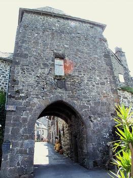 Stadtmauern von Salers – Porte de la Martille