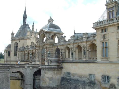 Chantilly - Le château - Le Grand château - Le portique de l'entrée