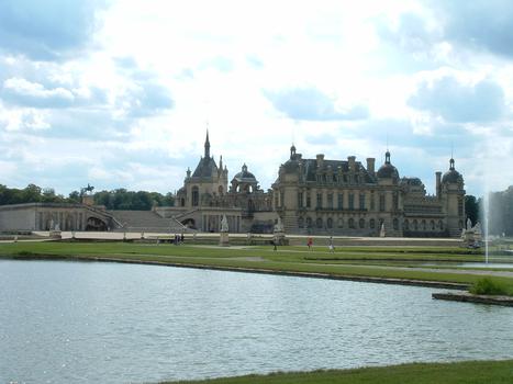 Chantilly - Le château - Le Grand château - Vu de la façade Nord depuis le parc