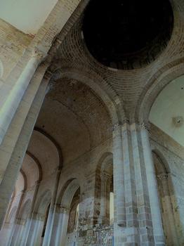 Saint-Amant-de-Boixe - Eglise Saint-Amant (ancienne abbaye Saint-Amant) - Coupole de la croisée du transept