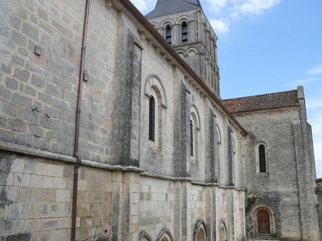 Saint-Amant-de-Boixe - Eglise Saint-Amant (ancienne abbaye Saint-Amant)