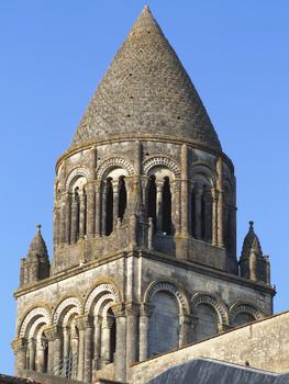 Saintes - Abbaye aux Dames (abbaye Notre-Dame) - Abbatiale Notre-Dame - Clocher de la croisée du transept