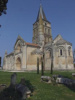 Aulnay-de-Saintonge - Eglise Saint-Pierre-de-la-Tour - Ensemble vu du chevet