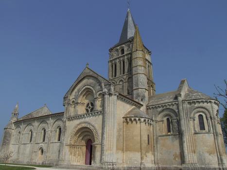 Aulnay-de-Saintonge - Eglise Saint-Pierre-de-la-Tour