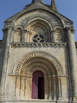 Aulnay-de-Saintonge - Eglise Saint-Pierre-de-la-Tour - Bras sud du transept et portail