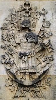 Arsenal de Rochefort - Entrée principale - Détail de la décoration (trophée)
