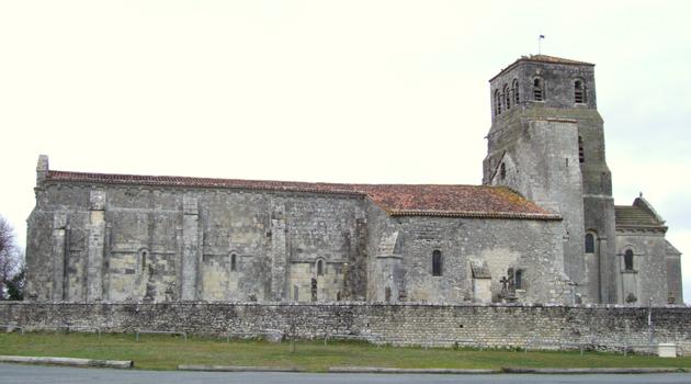 Bougneau - Eglise Saint-Pierre - Ensemble