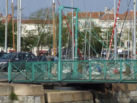 La Rochelle - Passerelle haubanée tournante du bassin à flot - Mât et haubans