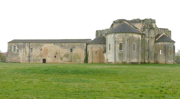 Trizay - Prieuré Saint-Jean-l'Evangéliste - L'église et les bâtiments monastiques