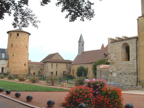 Charlieu - Abbaye - Tour Philippe-Auguste et chapelle du Prieur