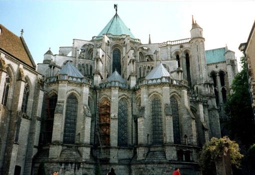 Cathédrale de Chartres.Chevet et chapelle Saint-Piat