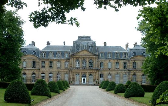 Château de ChamplâtreuxFaçade côté route