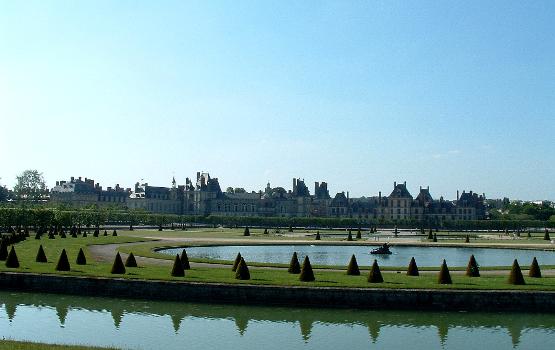 Château de Fontainebleau vu du parc