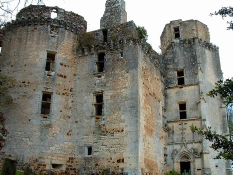 Rouffignac-Saint-Cernin-de-Reilhac - Château de l'Herm - Façade du château avec l'entrée de la tour-escalier