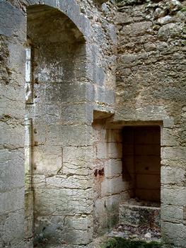 Rouffignac-Saint-Cernin-de-Reilhac - Château de l'Herm - Fenêtre et toilette