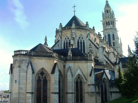 Châteauneuf-sur-Cher - Basilique Notre-Dame-des-Enfants - Extérieur: le chevet, le clocher