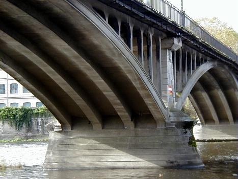 Pont Camille de Hogues, Châtellerault.Une pile - Côté aval