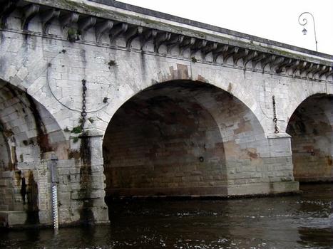 Pont Henri IV à Châtellerault.Côté aval - Une travée