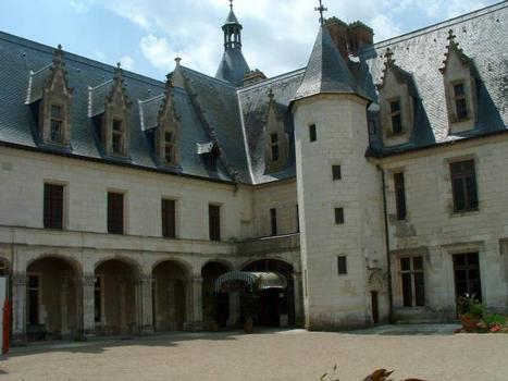 Château de Chaumont-sur-Loire.Ailes Sud et Ouest côté cour