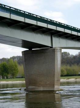 Pont de Chaumont-sur-LoireVue d'une pile
