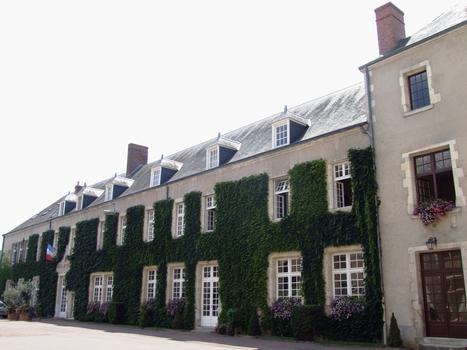 Aubigny-sur-Nère - Château des Stuarts - Hôtel de ville