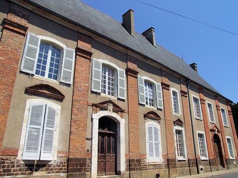 Ville nouvelle d'Henrichemont - Logis du Procureur fiscal - Le logis a conservé la décoration prévue par Salomon de Brosse