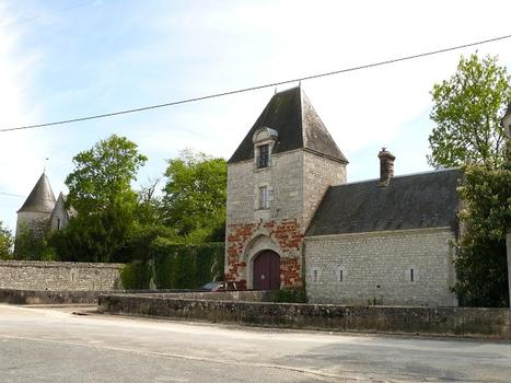 Château de Chârost - Enceinte de l'entrée