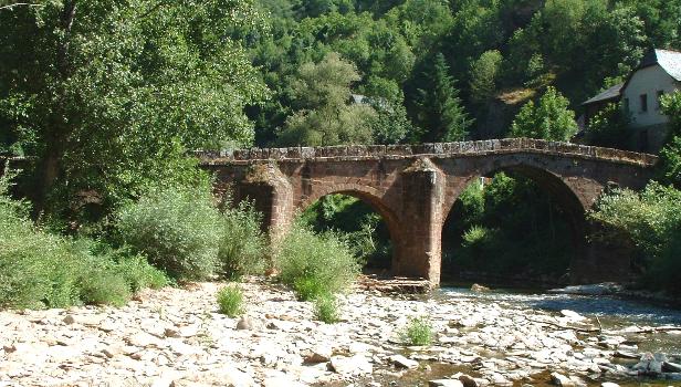 Conques - Pont romain vu de l'amont