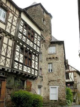 Ségur-le-Château - Maisons