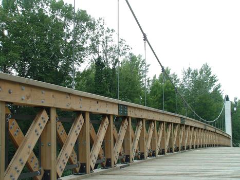 Coupvray FootbridgeCross beam of the deck and suspension system