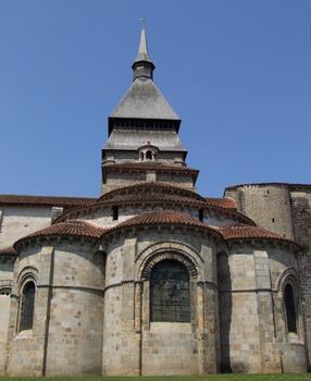 Chambon-sur-Voueize - Ancienne abbatiale Sainte-Valérie - Chevet avec l'étagement des toitures