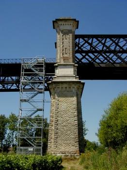 Eisenbahnbrücke bei Cubzac-les-Ponts