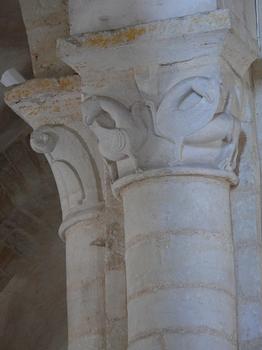 Secondigny - Eglise Sainte-Eulalie - Nef: chapiteau des griffons