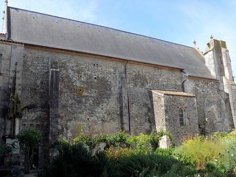 Saint-Marc-la-Lande - Ancienne commanderie Saint-Antoine-de-la-Lande - Collégiale vue du jardin des plantes médicinales