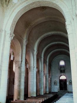 Champdeniers-Saint-Denis - Eglise Notre-Dame - Nef romane vue du choeur