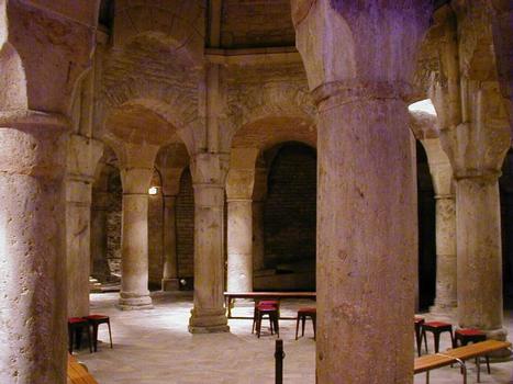 Cathédrale Saint-Bénigne à Dijon.Crypte
