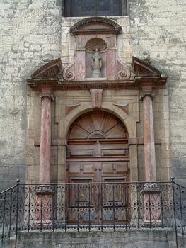 Dole - Ancien couvent des Carmélites - Façade sur rue de la chapelle des Carmélites - Portail