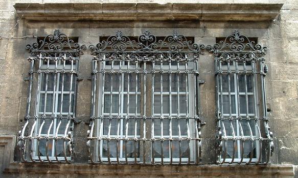 Dole - Hôtel de Froissard - Fenêtres protégées par des grilles