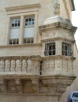 Dole - Médiathèque (ancien hôtel-Dieu) - Oriel et coursive sur la façade est